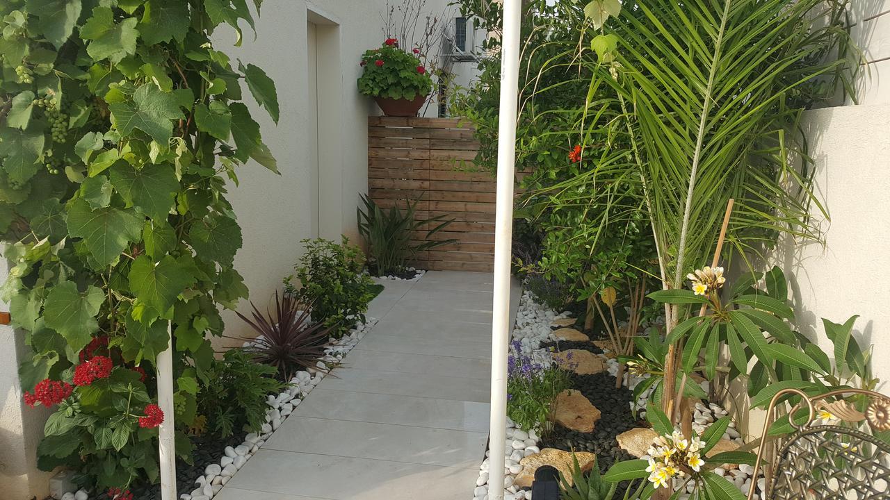 Regina'S Place Or Akiva Exterior photo